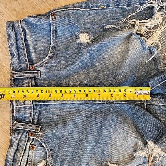 Abercrombie and Fitch High Rise 4" Mom Jean Short size 00 - Picture 5 of 13